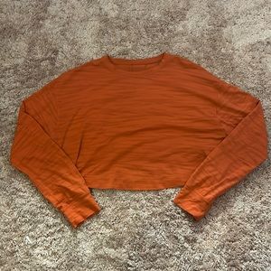 Flowy lululemon crop top